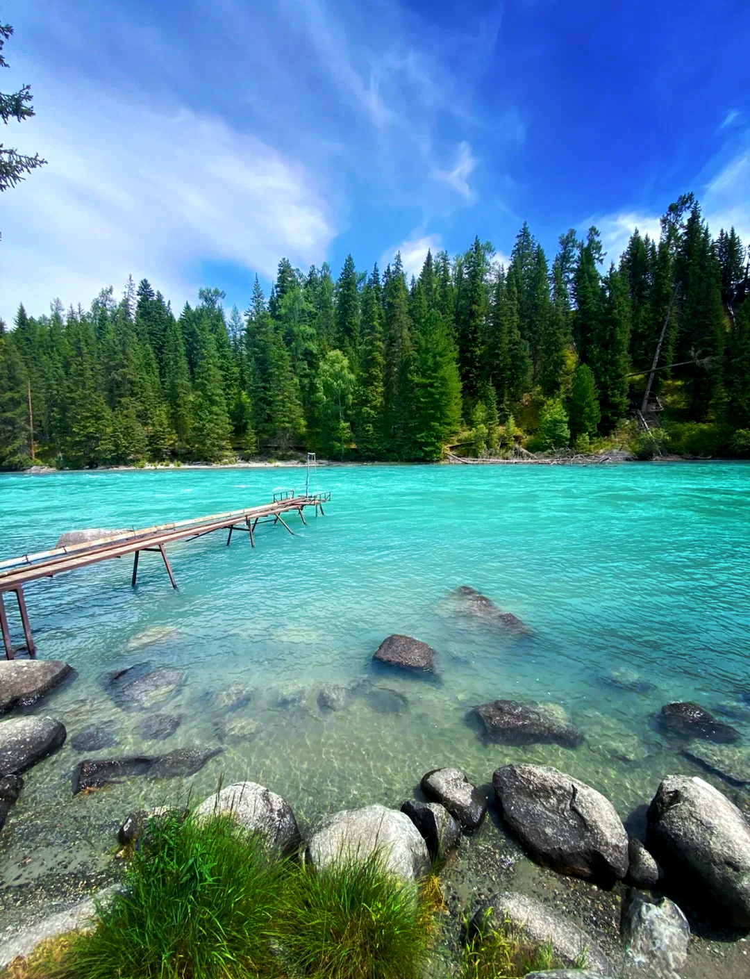 广东佛山出发去新疆跟团游，参加南北疆大环线24日游 6人拼车小团在哪报名？电话是多少？